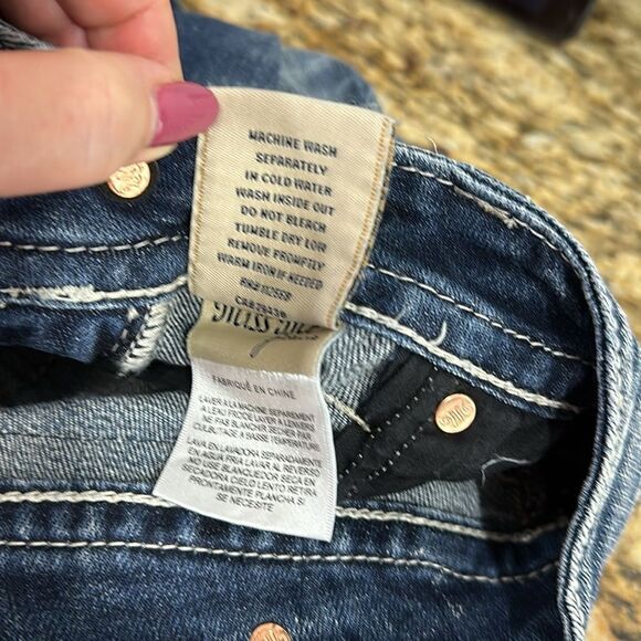 Miss Me Signature Embroidered Distressed Cuffed Denim Capri Size 25 - Picture 4 of 8